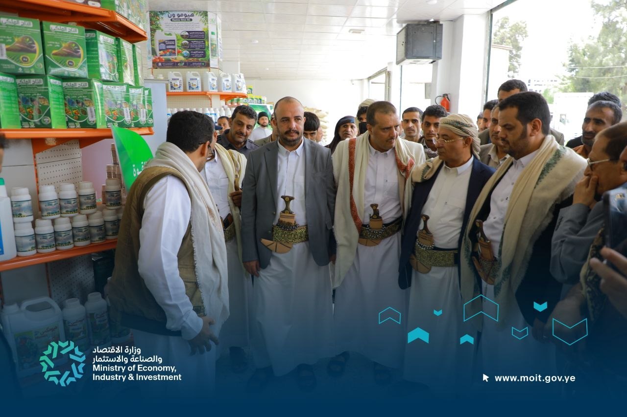 البشيري والكريم يزوران معرض الأسمدة والمبيدات المصنعة محلياً
