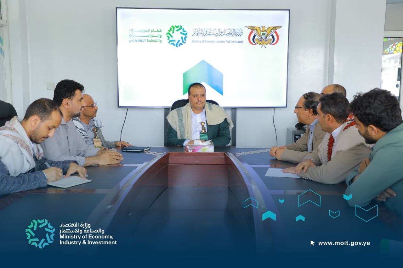 القائم بأعمال وزير الاقتصاد يدشن العمل بمركزين بحثيين في قطاع السياسات والدراسات
