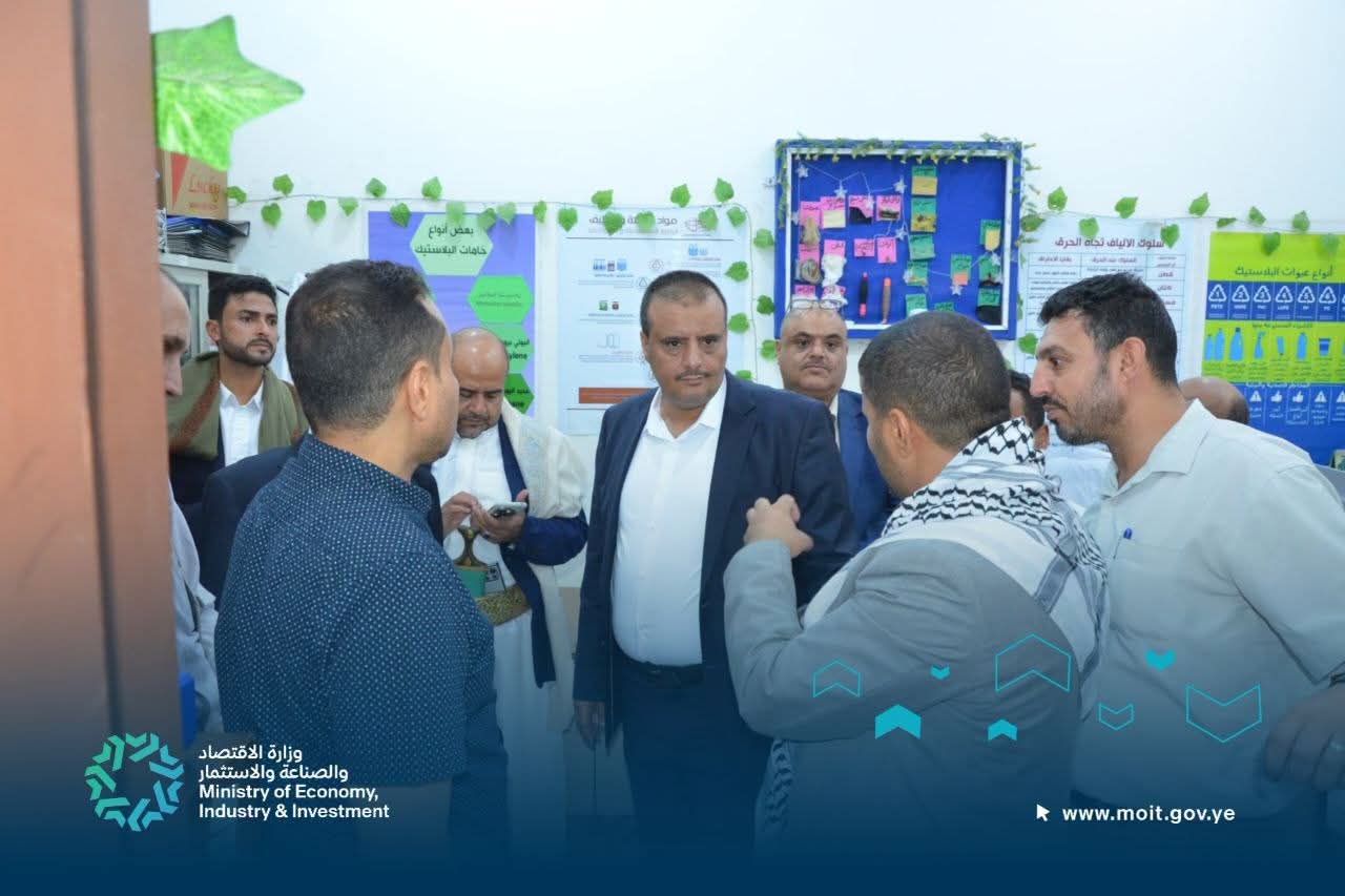 القائم بأعمال وزير الاقتصاد يتفقد مختبرات هيئة المواصفات ويؤكد على مضاعفة الجهود لضمان جودة المنتجات